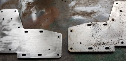 graupner helimax 40   side plates   one cleaned one not cleaned