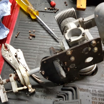 micro mold lark 2 25   engine  main drive before cleanup